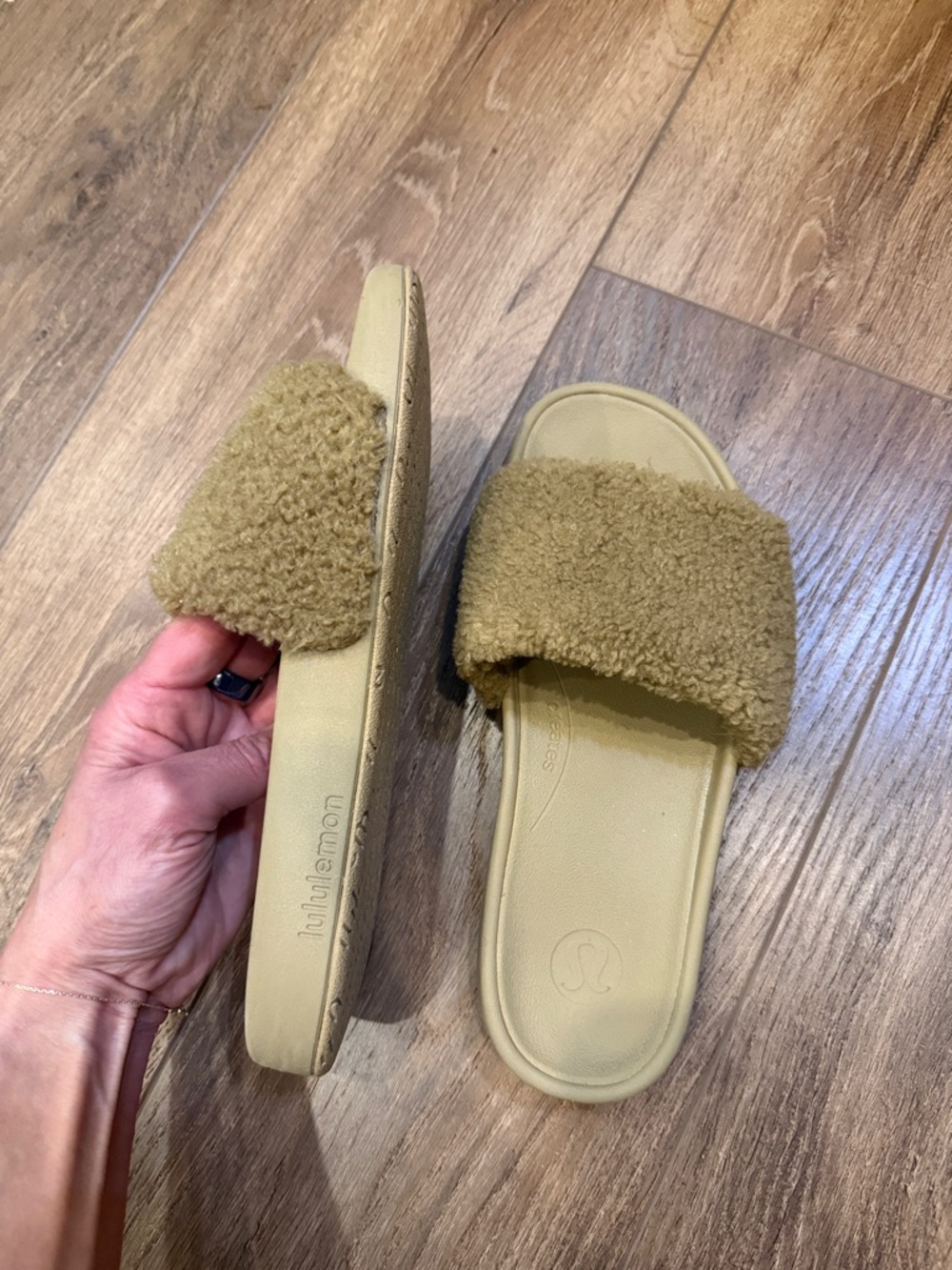 Lululemon Fleece Restfeel Slide - Picture 3 of 5